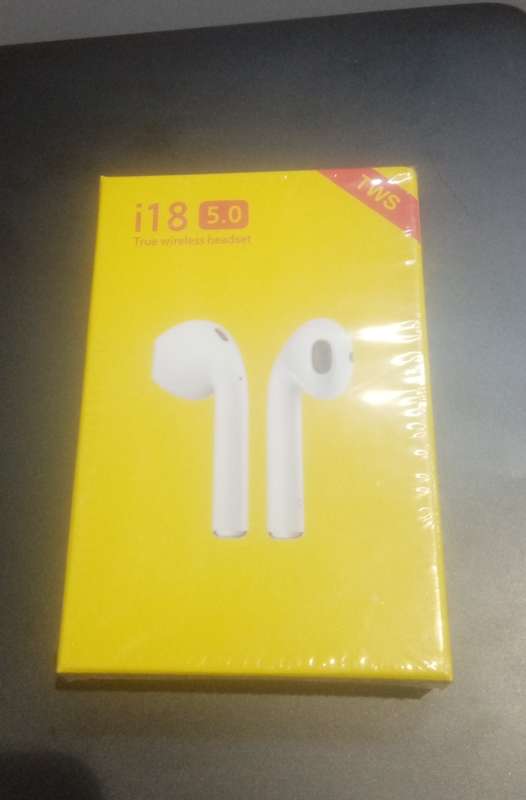 i 18 TWS  EAR PODS